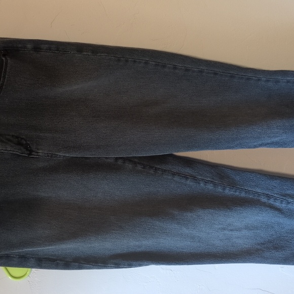 Skinny - Picture 2 of 10